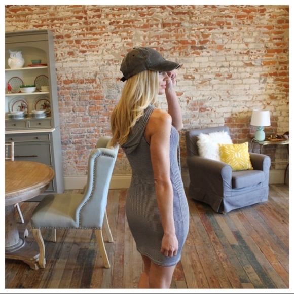 ❤️ LAST ONE! Sporty Chic Striped Hoodie Dress - Picture 2 of 2